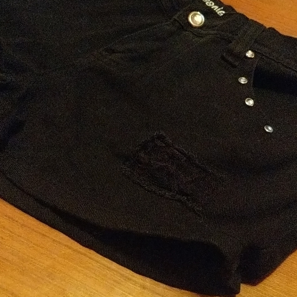 Shorts - Picture 3 of 4